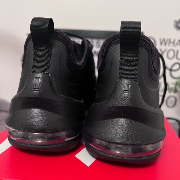Womens Nike Air Max Axis - Picture 4 of 7
